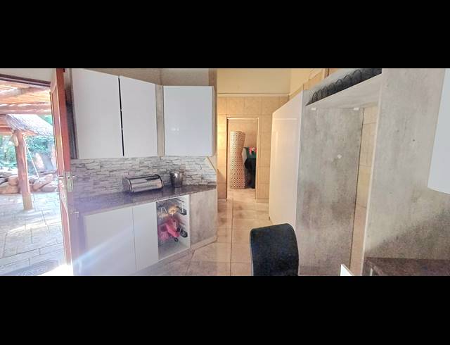 3 BEDROOM FREEHOLD FOR SALE IN KARENPARK
